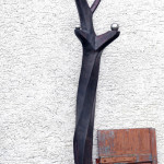 Stele aus Holz, Moto Wood Art, Kugelbaum, Birne mit Edelstahlkugeln, ca 120 cm